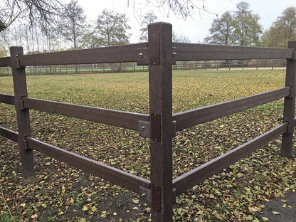 Zaunsystem Karja mit Aufnahme für 3 Querriegel