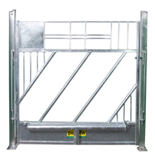 Troghalter für Tür mit Kälber-Schrägfressgitter
