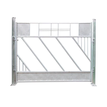 Tür mit Schrägfressgitter für Kälber