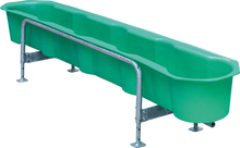 Futtertrog für Kälber, 2,18 m PE mit Eimeraussparungen, höhenverstellt passend zur Kälberhütte Superstar