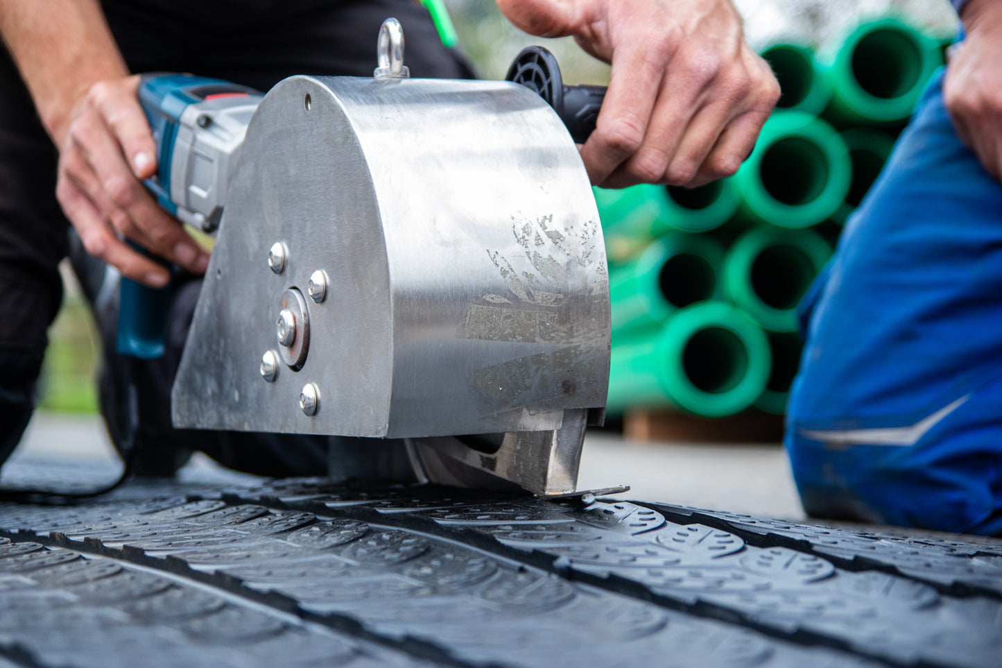 Gummi-Schneidgerät für Rillenboden