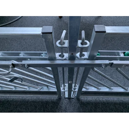 Verbinder für Verriegelung zum selbstschließenden Fressgitter