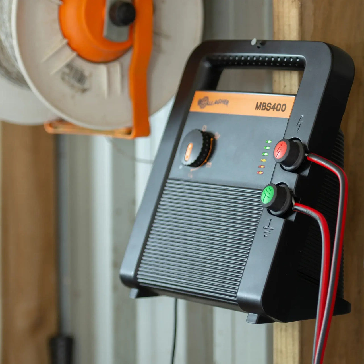 MBS400 Multipower-Weidezaungerät (4,0J - 230V/12V/Solar) mit gratis Voltmeter