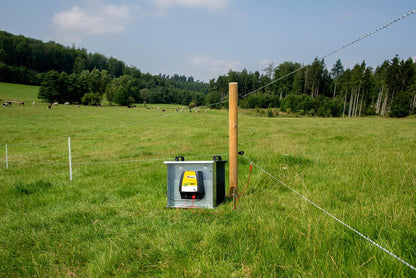12 V / 230 V Weidezaungerät - farmer® AN300