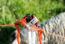 Schafnetz farmer®| PVC Pfähle| 90 cm hoch | 50 m lang | elektrifizierbar | Doppelspitze