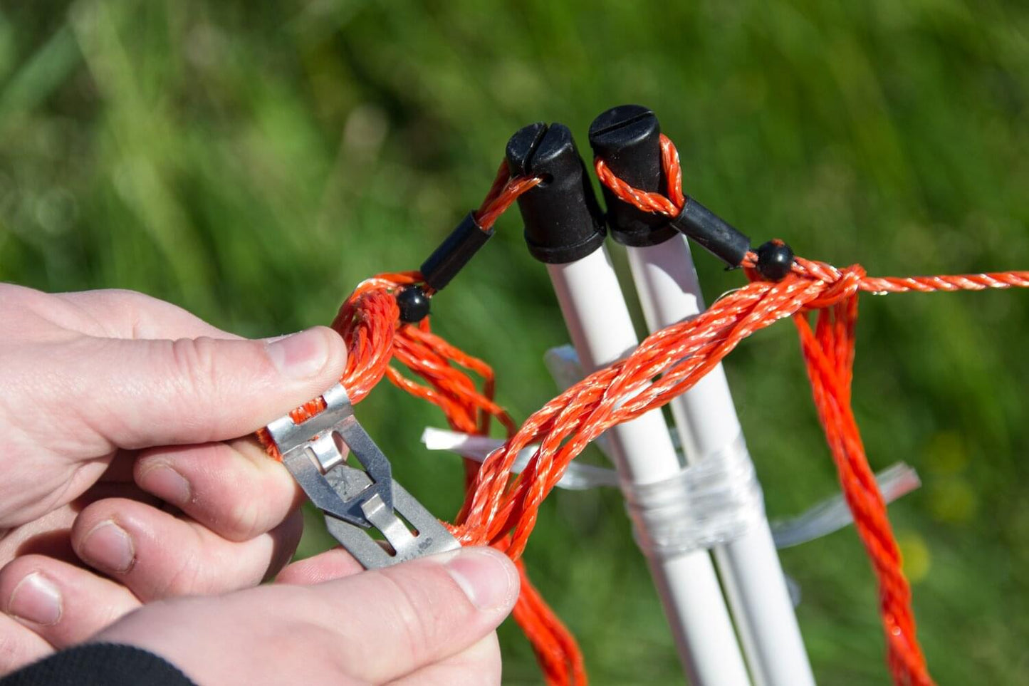 Schafnetz farmer®| PVC Pfähle| 90 cm hoch | 50 m lang | elektrifizierbar | Doppelspitze