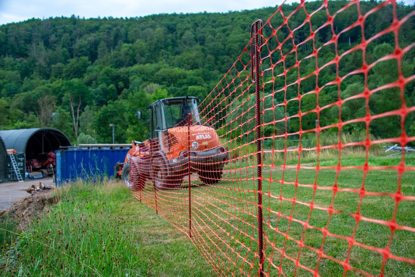 Absperrzaun | 50 m lang | 1 m hoch | orange | Set inkl. 10 Absperrhalter
