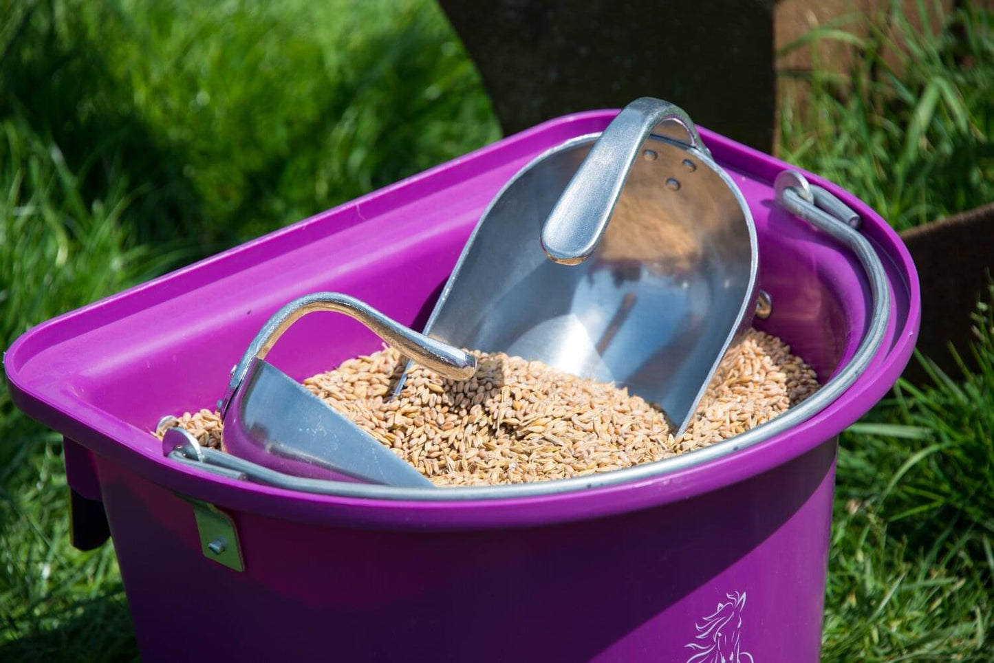 KAMER Aluminium-Futterschaufel | rund | gebogener Griff (1,6 kg)