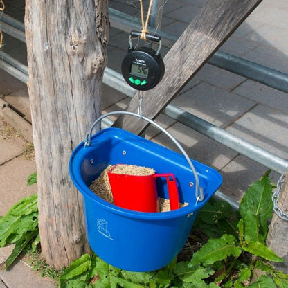 Kunststoff Futterbecher | mit Skala | rot | (1,5 L)