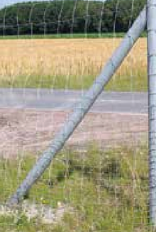 Recycling KS-Zaunpfahlstrebe mit Armierung und Schräge