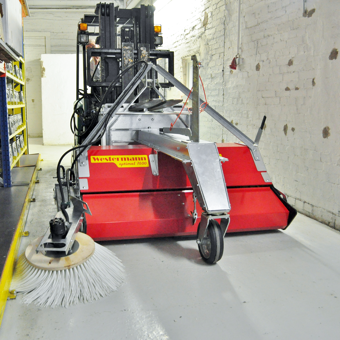 Anbaukehrmaschine Optimal 1600 - Front