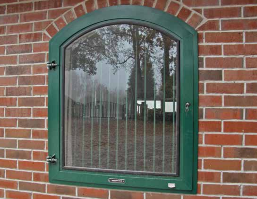 Stallfenster mit Bogen