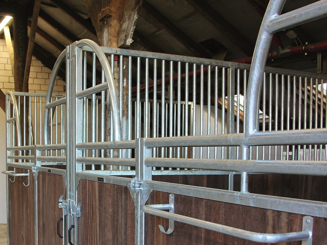 Frontwand Kalita mit waagerechten Sprossen