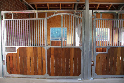 Frontwand Nabila mit geschwungener Schiebetür