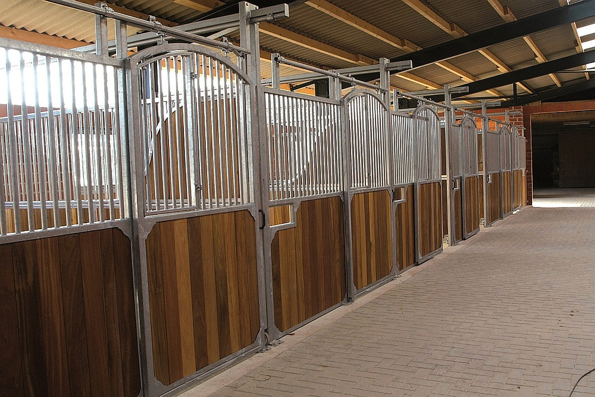 Frontwand Nabila mit geschwungener Schiebetür