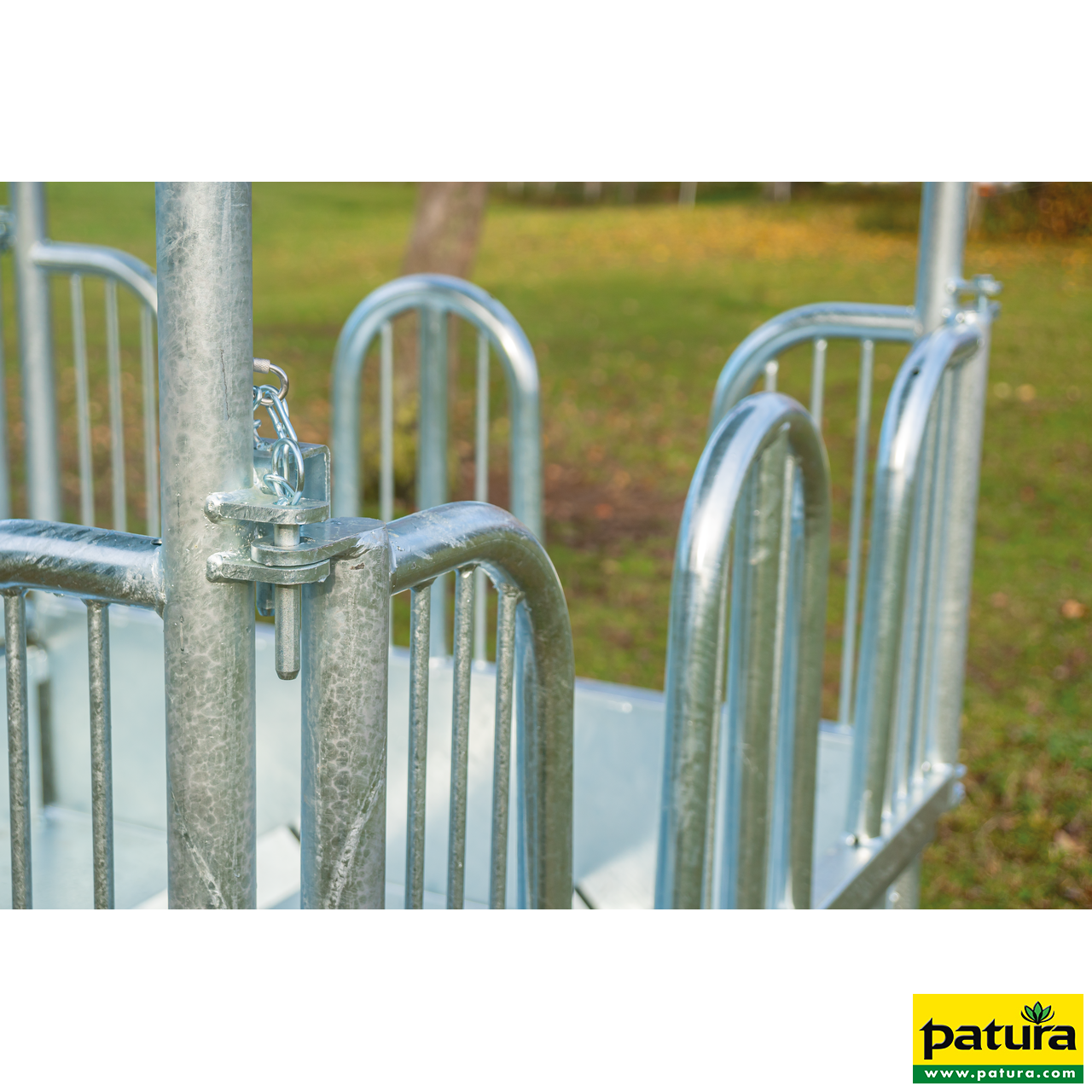 Viereckraufe mit Sicherheits-Palisadenfressgittern