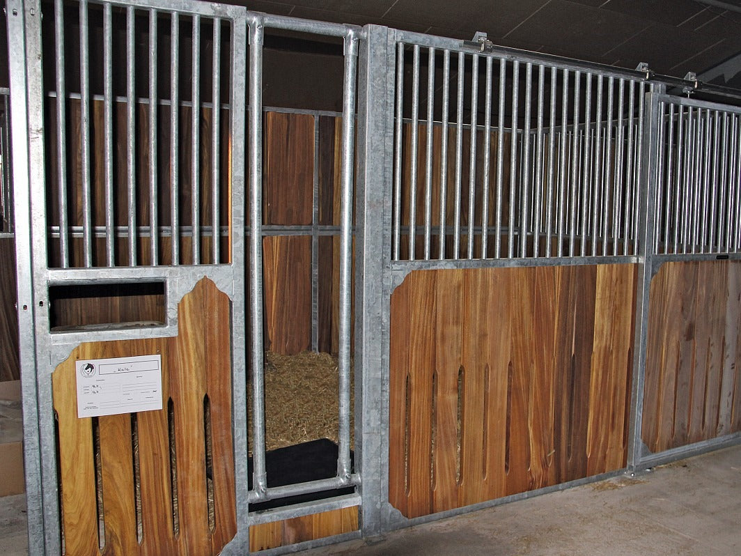 Frontwand Walina mit einem Fressplatz